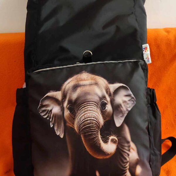 rolovací batůžek s bočními kapsami na lahve s pitím